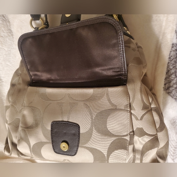 Coach Signature Bag - Picture 5 of 9